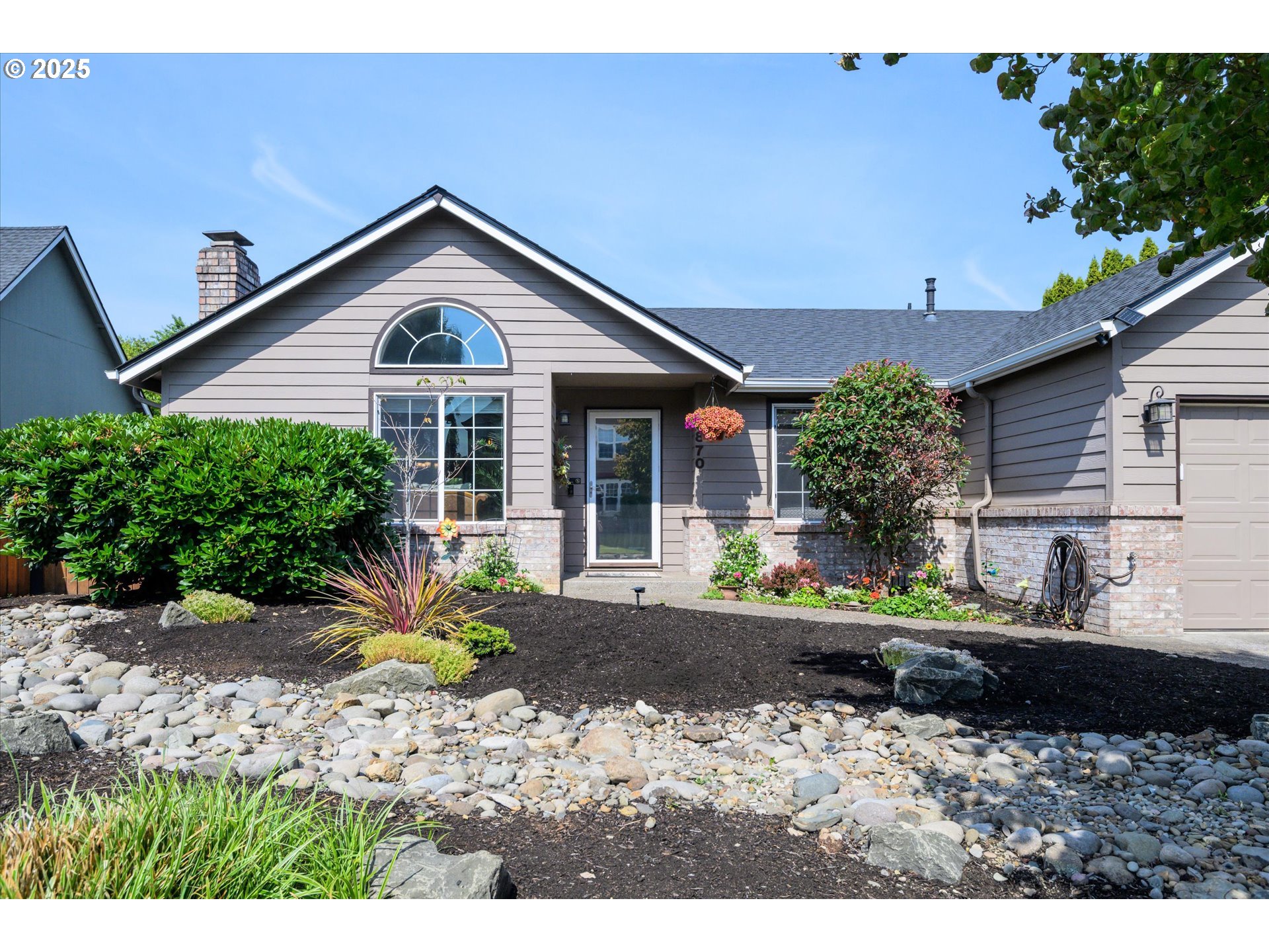 870 SHERATON DR