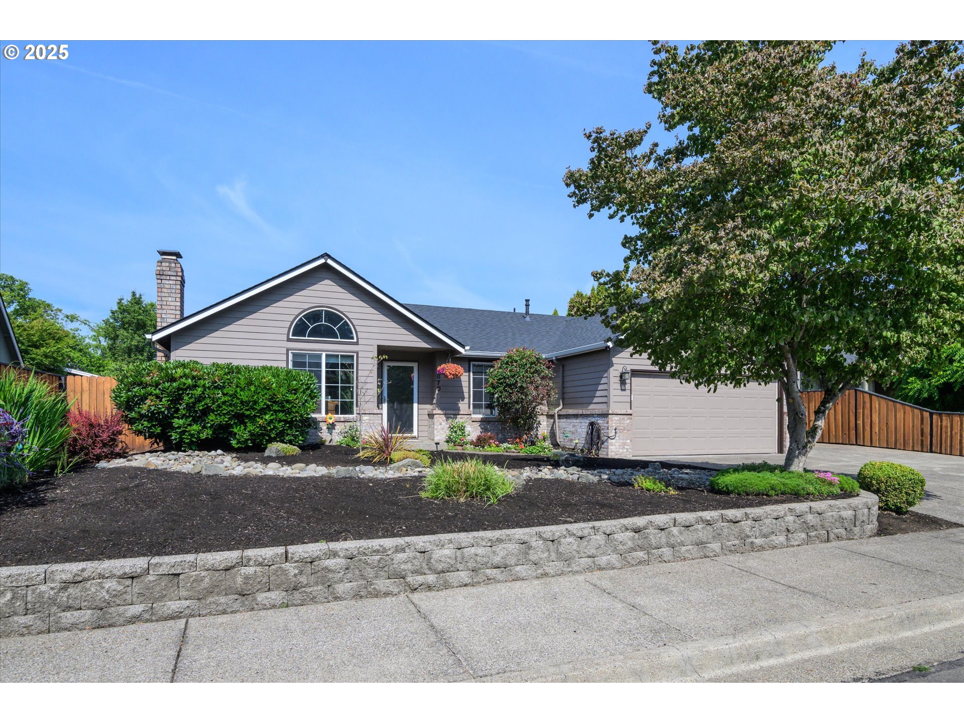 870 SHERATON DR