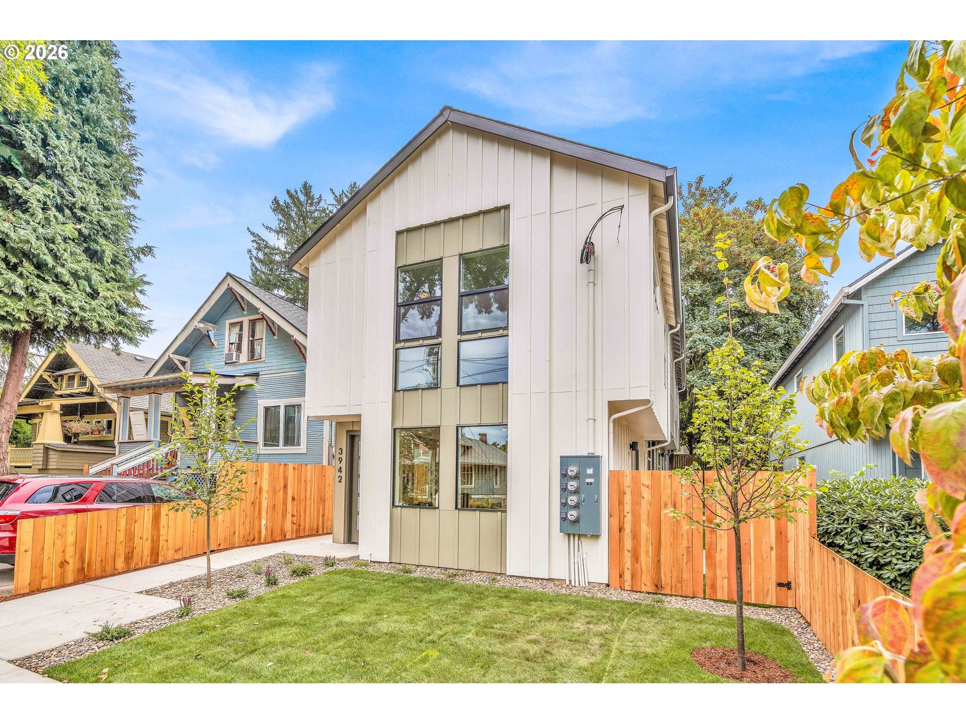 3944 SE IVON ST