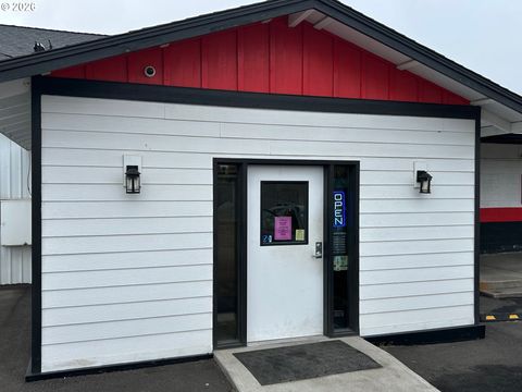 1762 S ADAMS DR Madras OR 97741