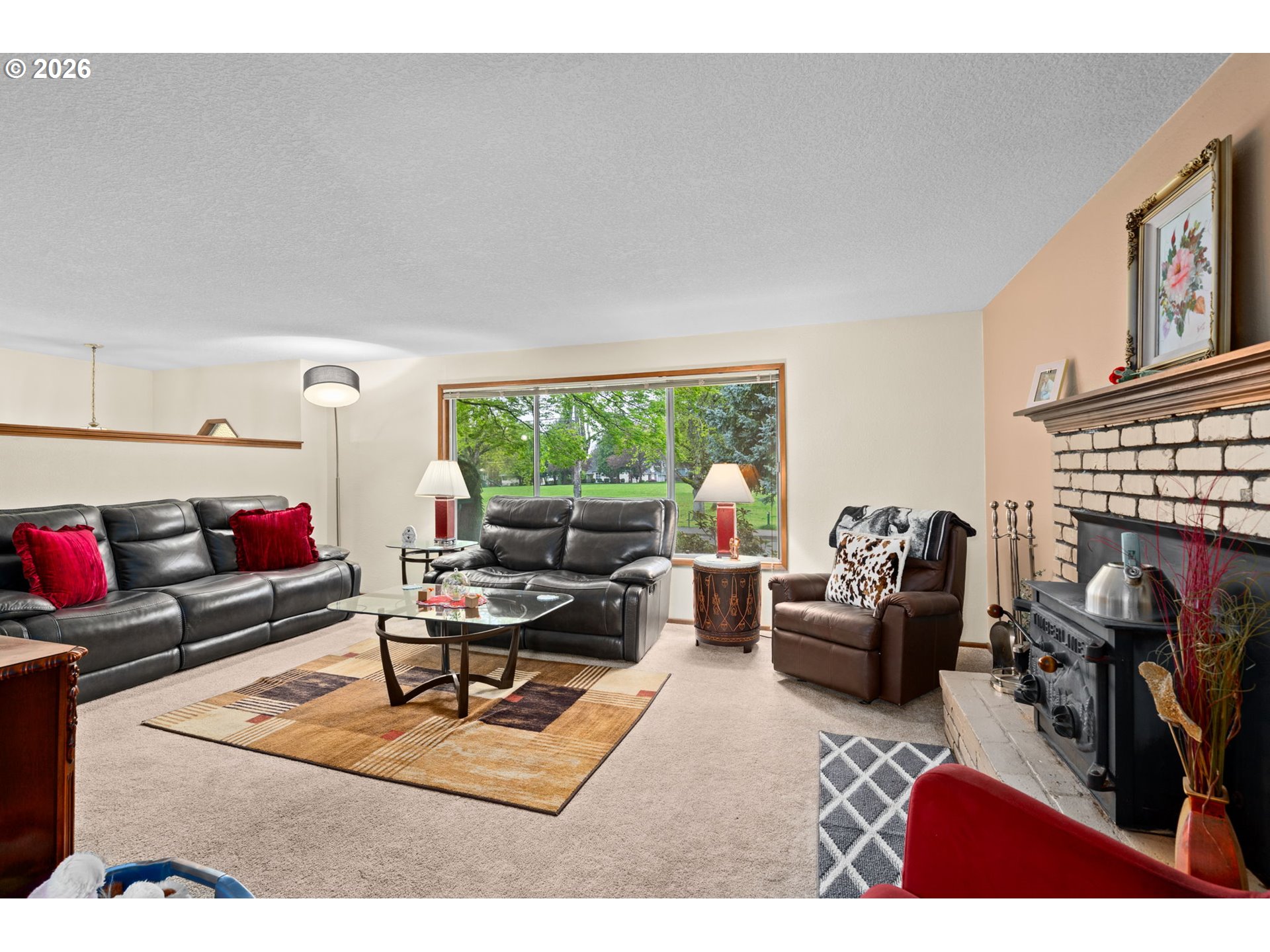 470 NW BELLA VISTA DR