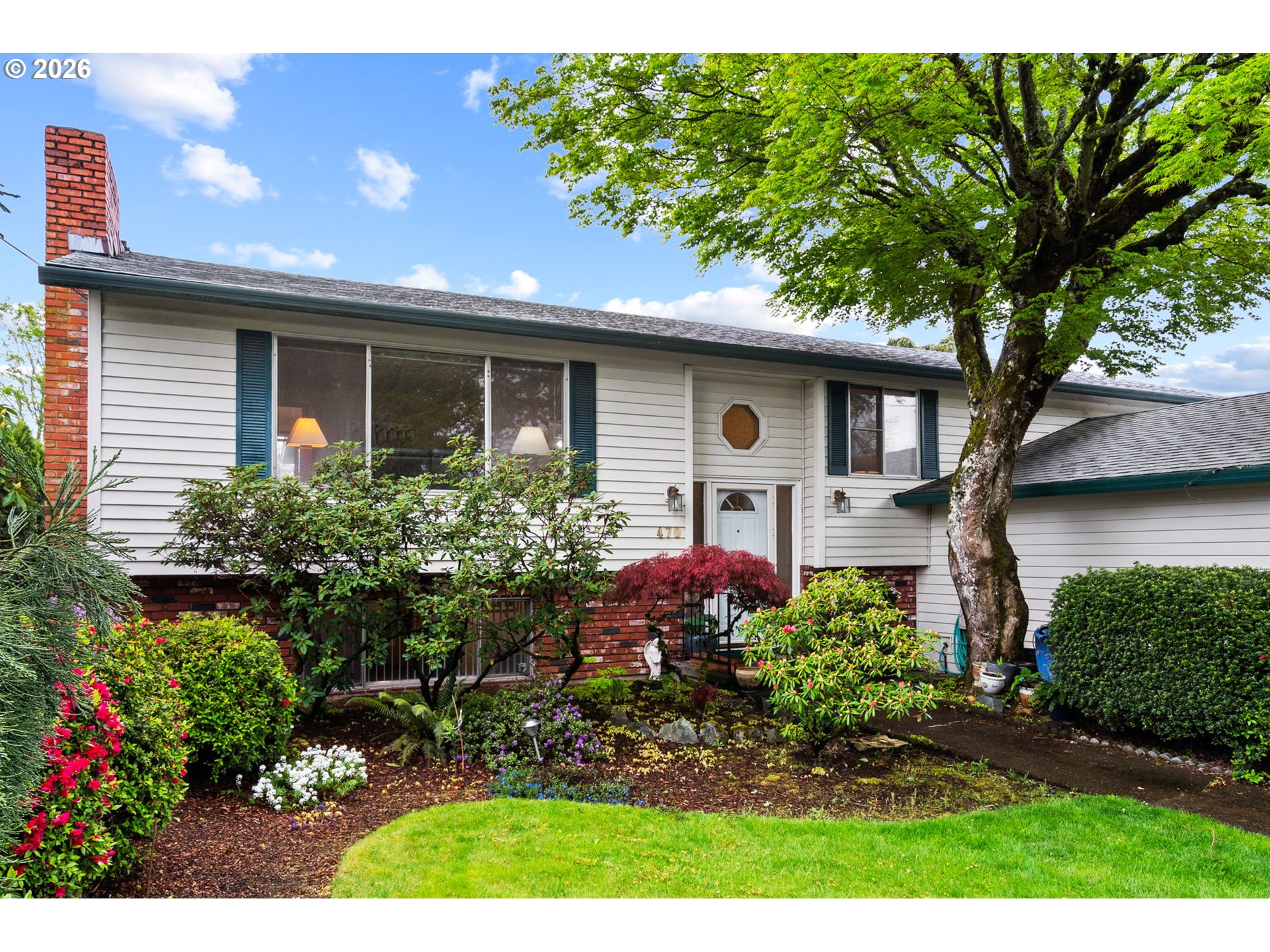 470 NW BELLA VISTA DR