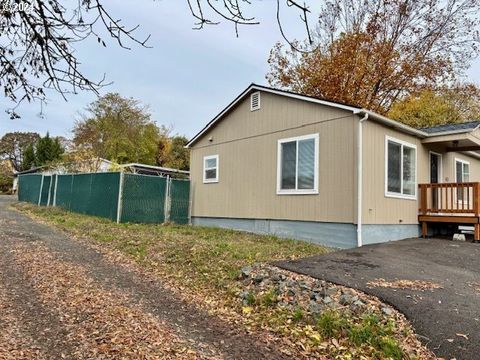 A home in Roseburg