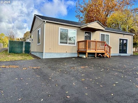 A home in Roseburg