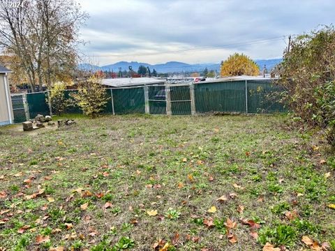 A home in Roseburg