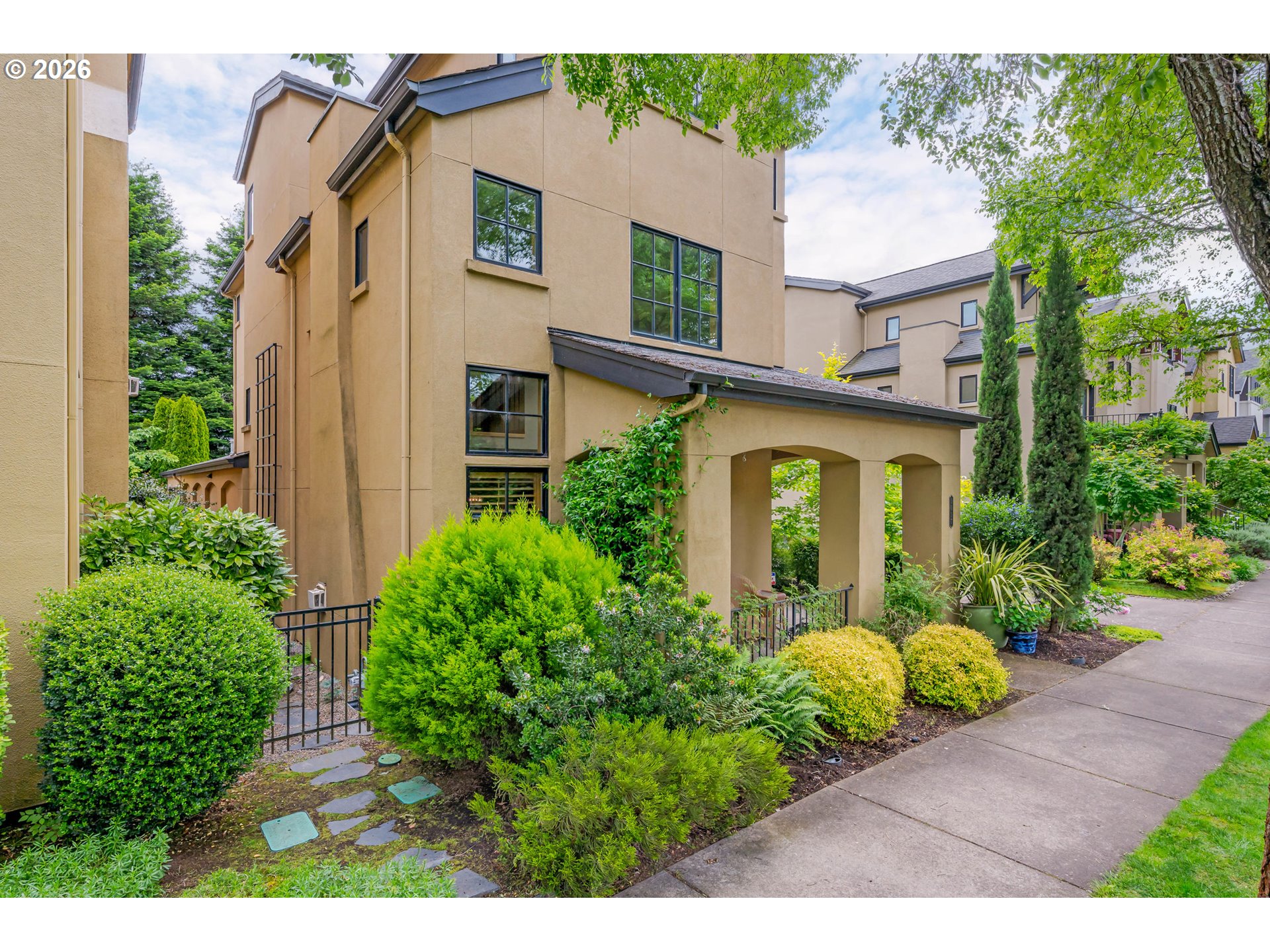 3017 LORD BYRON PL