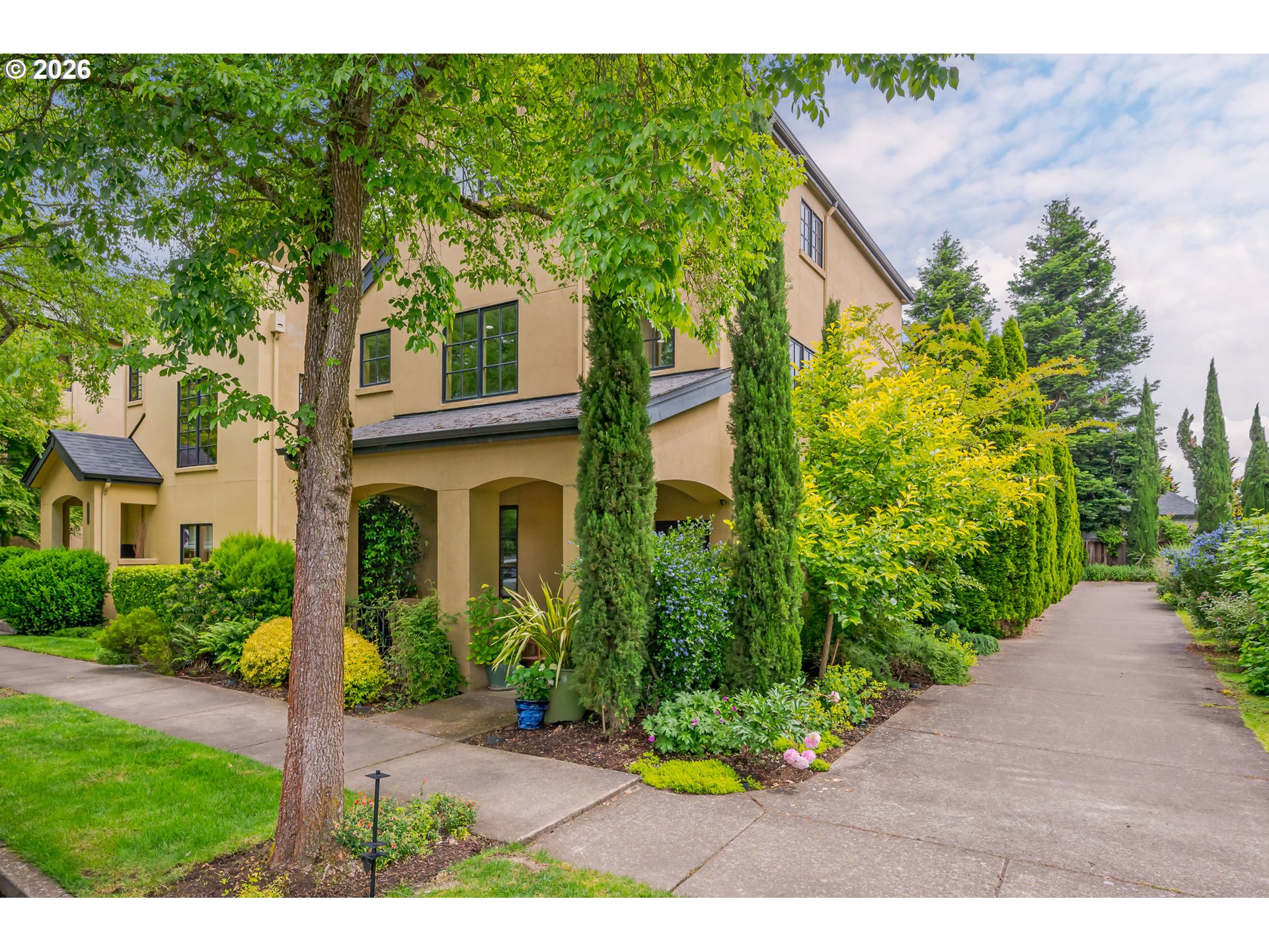 3017 LORD BYRON PL