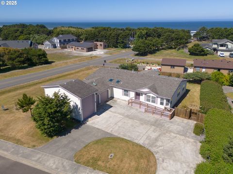2998 Lincoln Ave SW, Bandon, OR 97411 - MLS#: 197412216