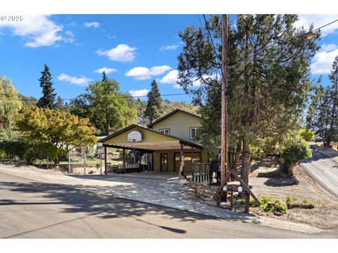 1416 SE SANFORD AVE Roseburg OR 97470