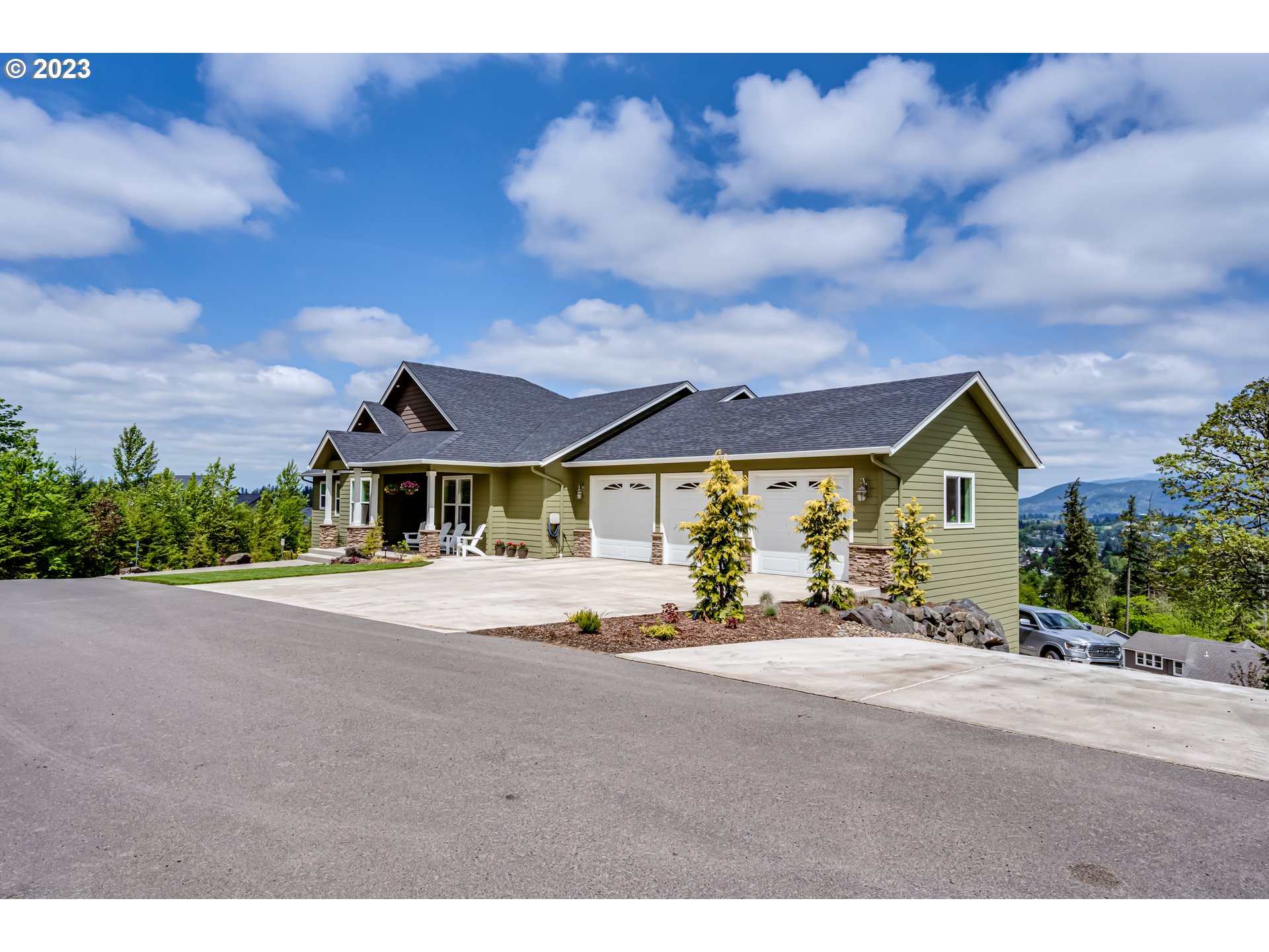 2623 CASCARA DR