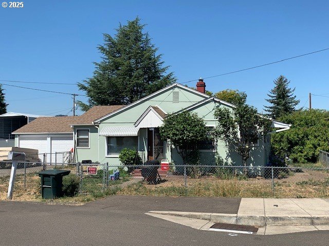 1672 NW DOGWOOD ST