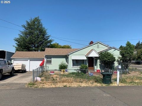 1672 NW DOGWOOD ST Roseburg OR 97471