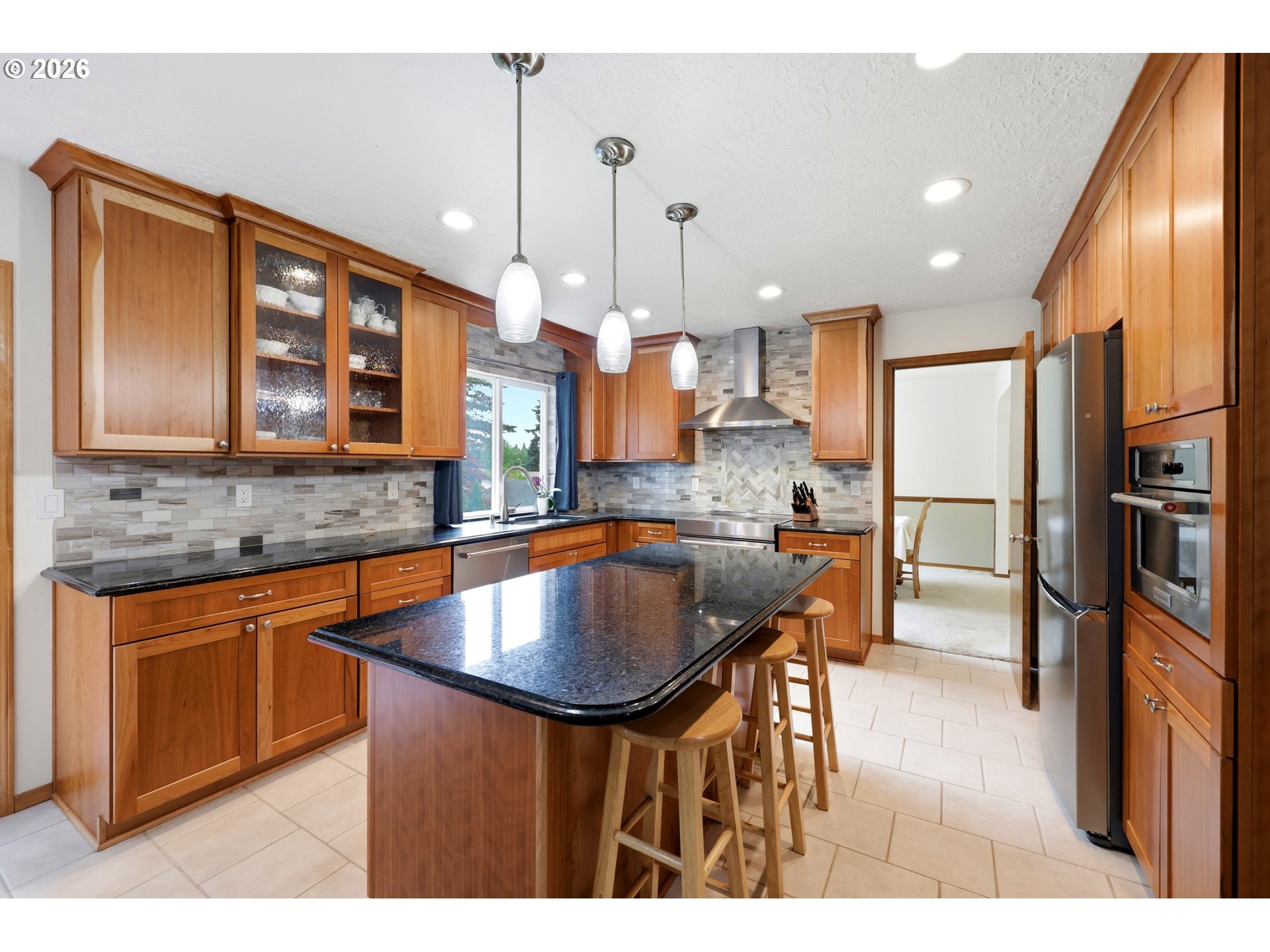 611 SE LOVRIEN PL
