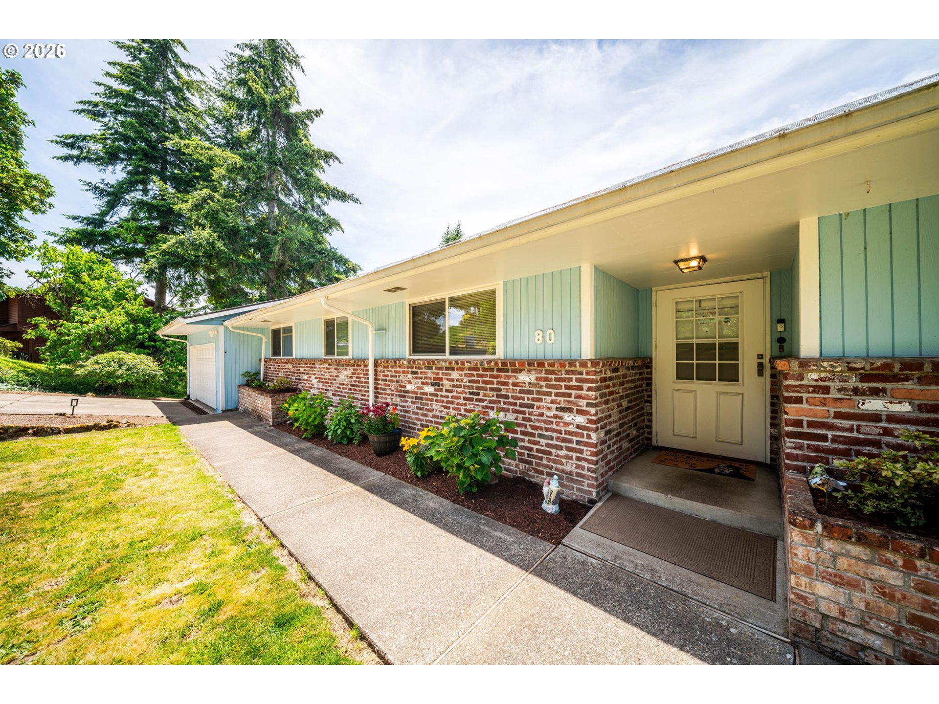 80 SUMMIT DR