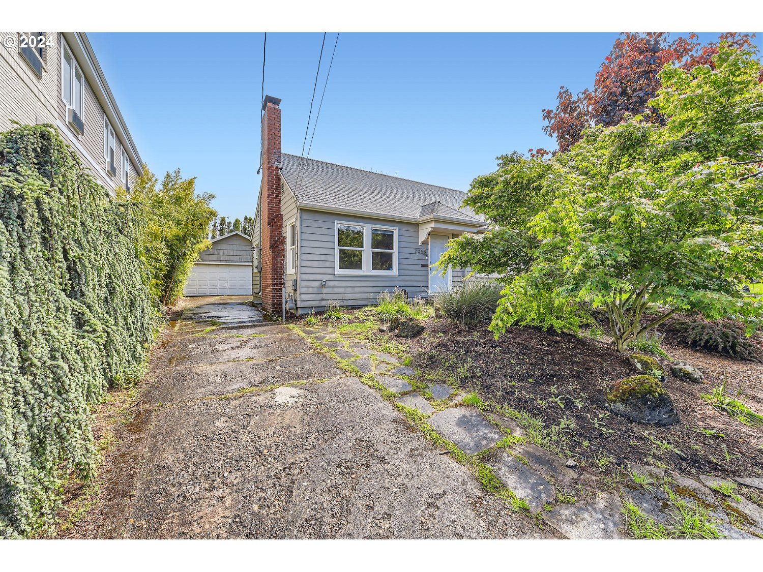 7058 N GREENWICH AVE