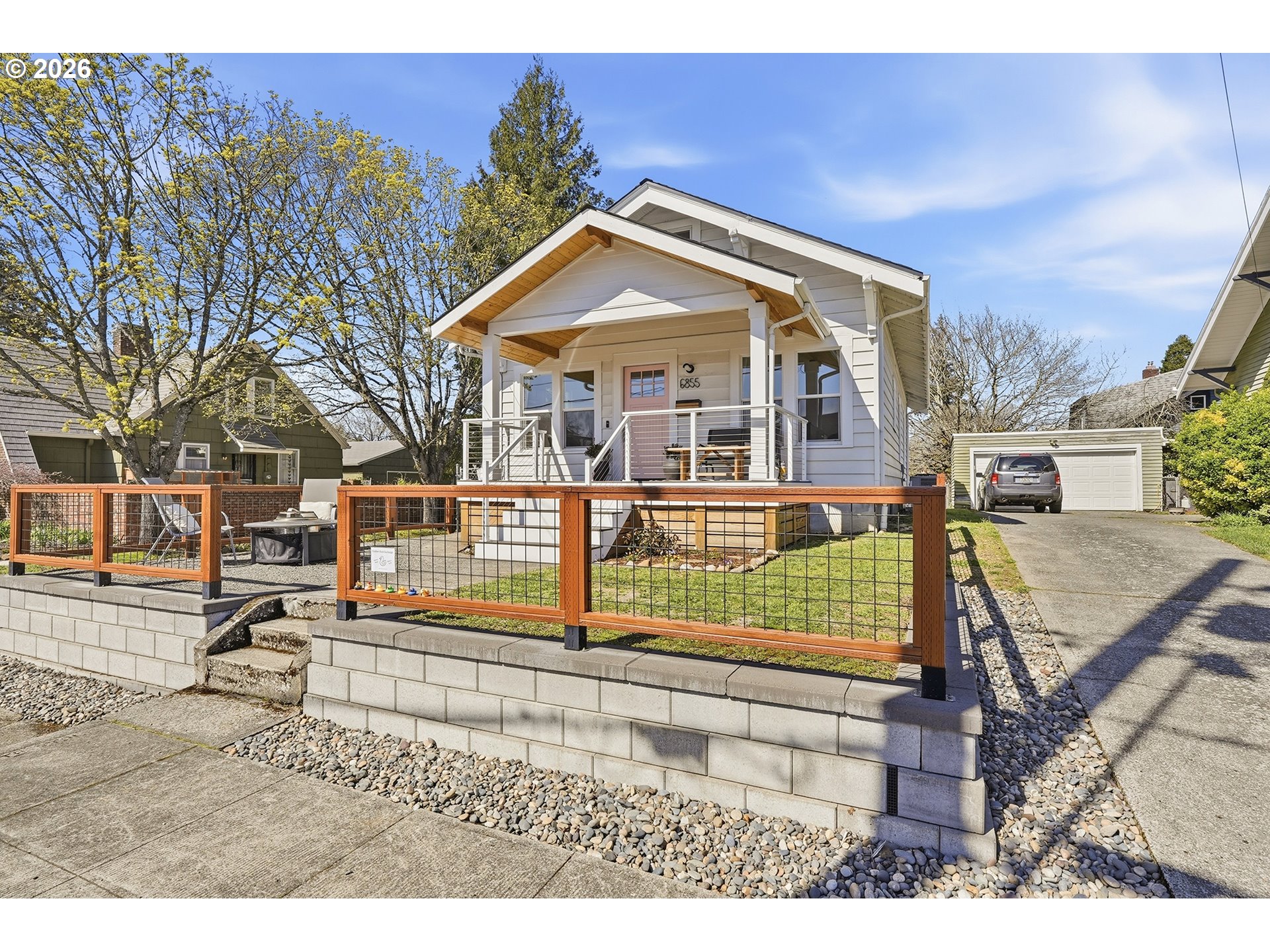 6855 NE SISKIYOU ST