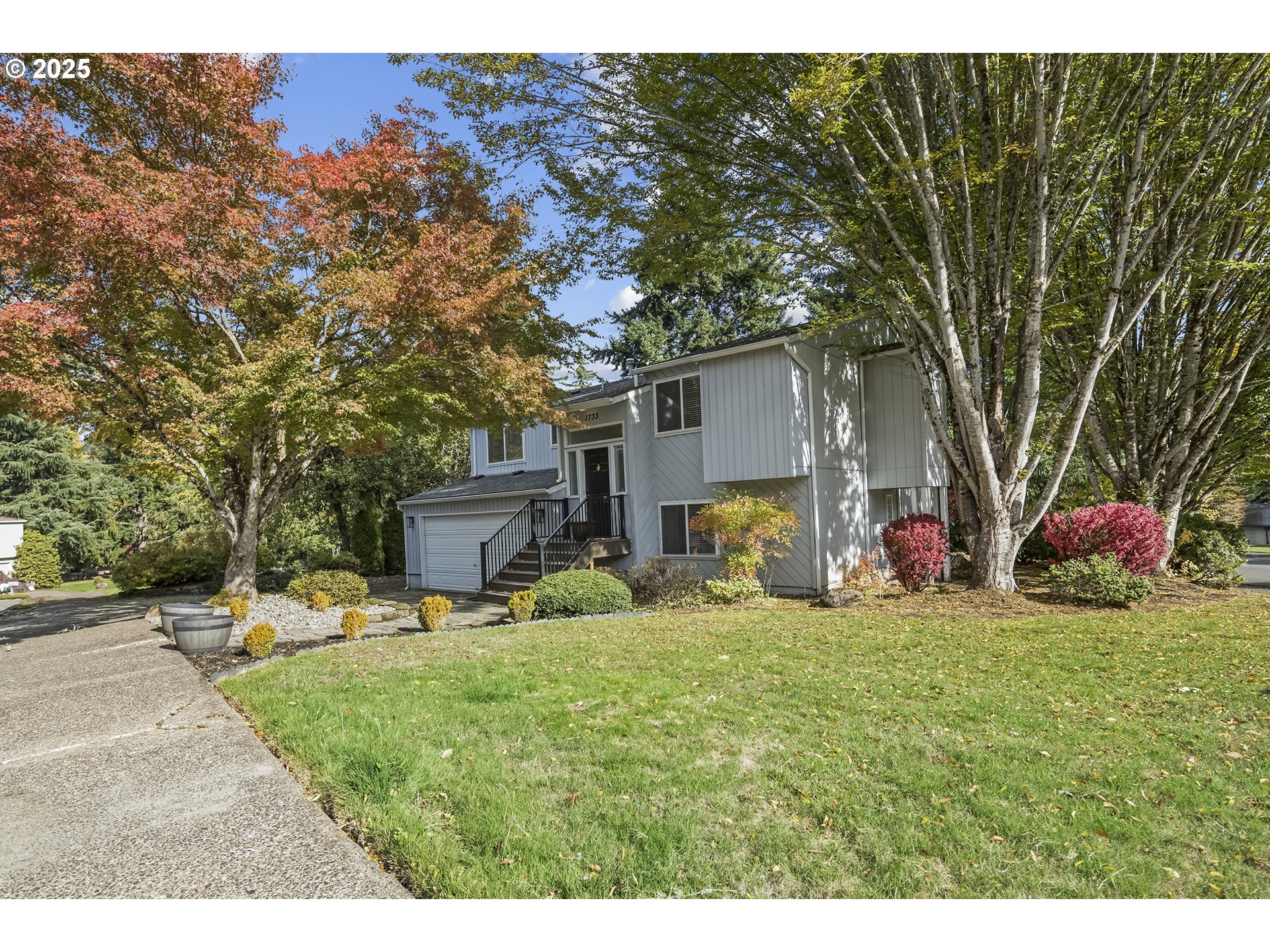 1733 JAMIE CIR