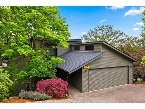 2063 STONECREST DR Eugene OR 97401