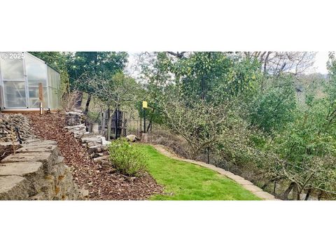 A home in Roseburg