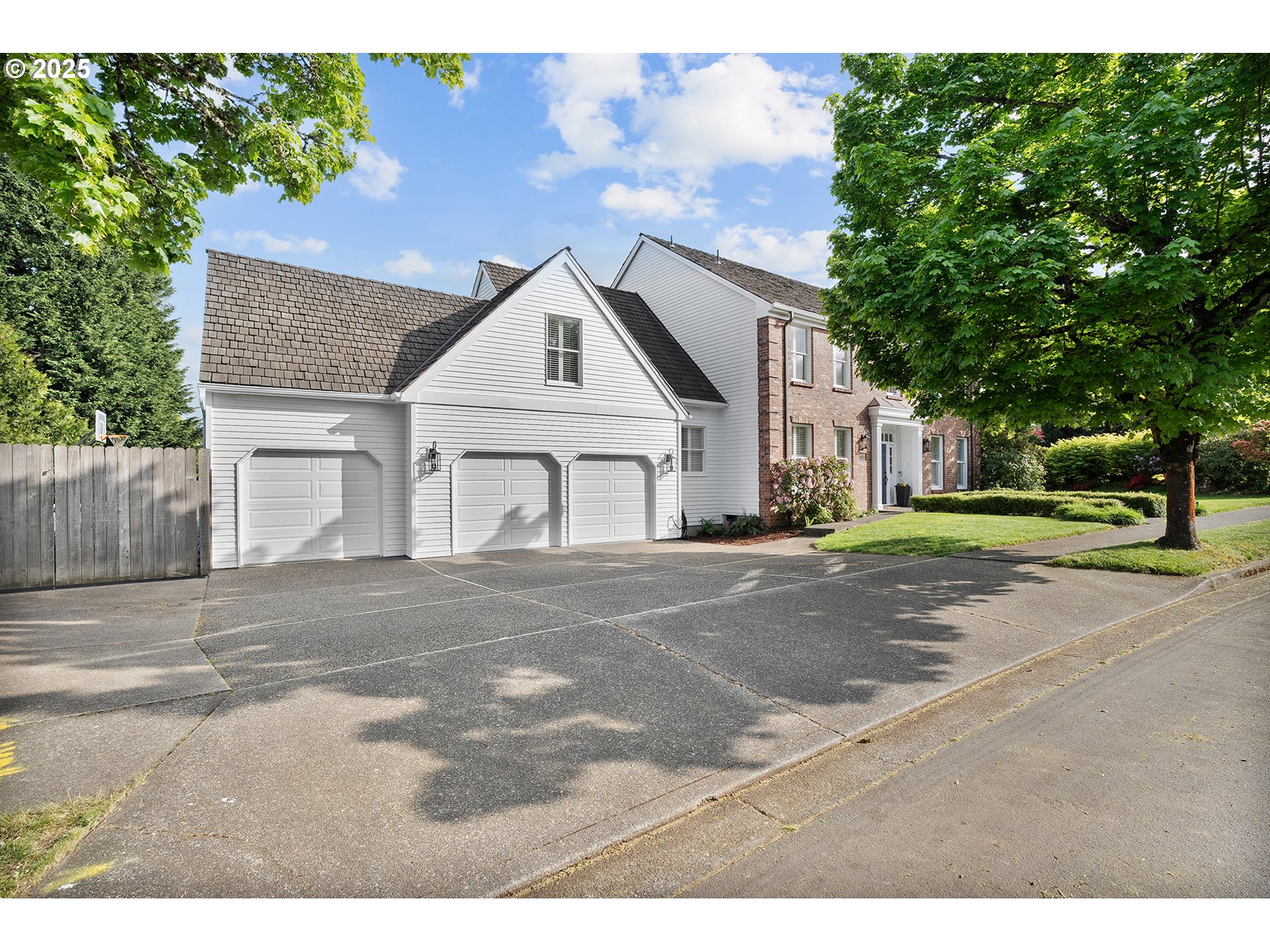 2051 BAY MEADOWS DR