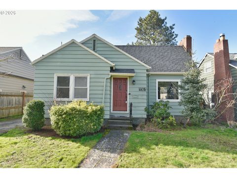 4405 NE CESAR E CHAVEZ BLVD Portland OR 97211