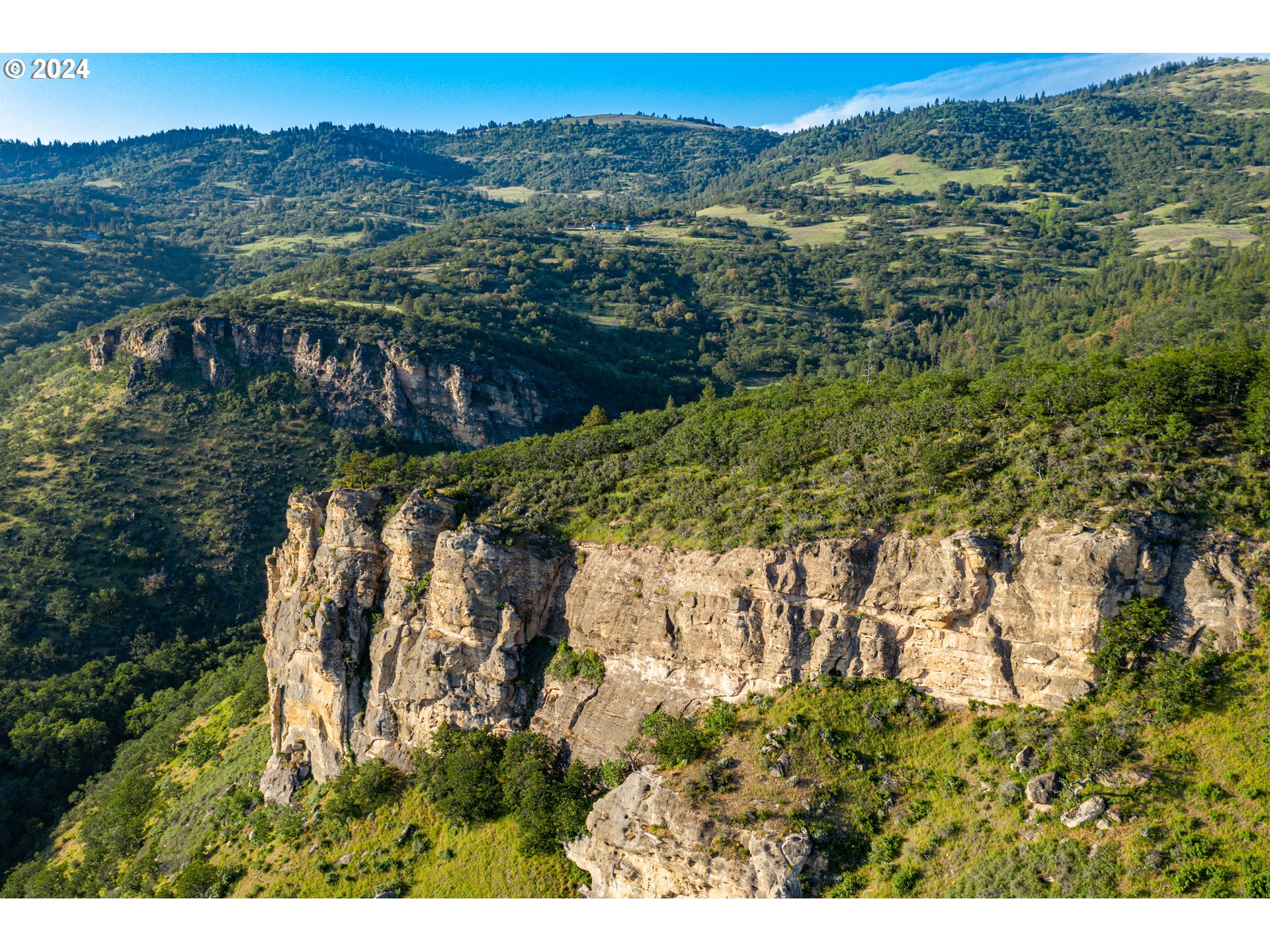 2700 N Valley View RD