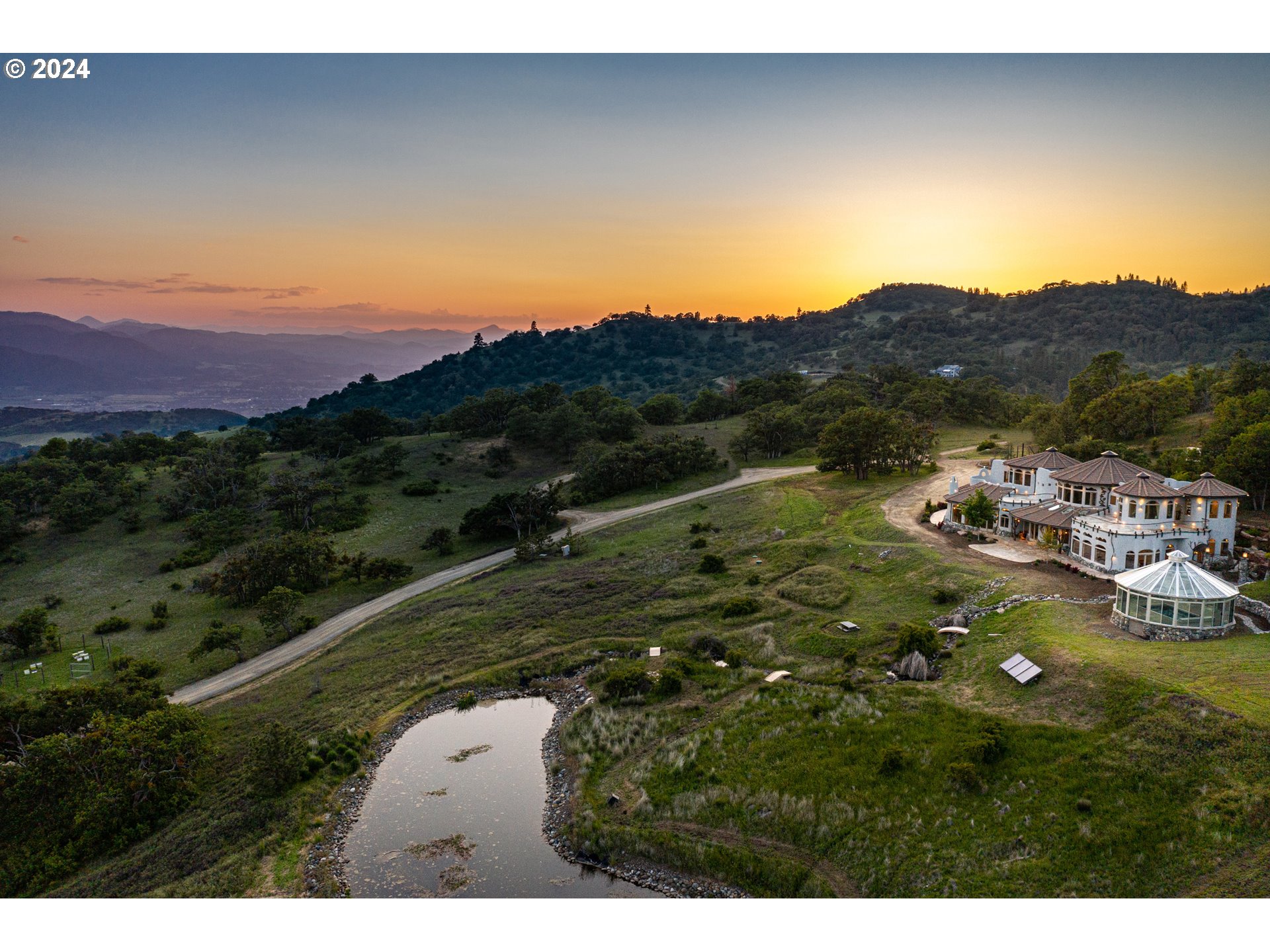 2700 N Valley View RD