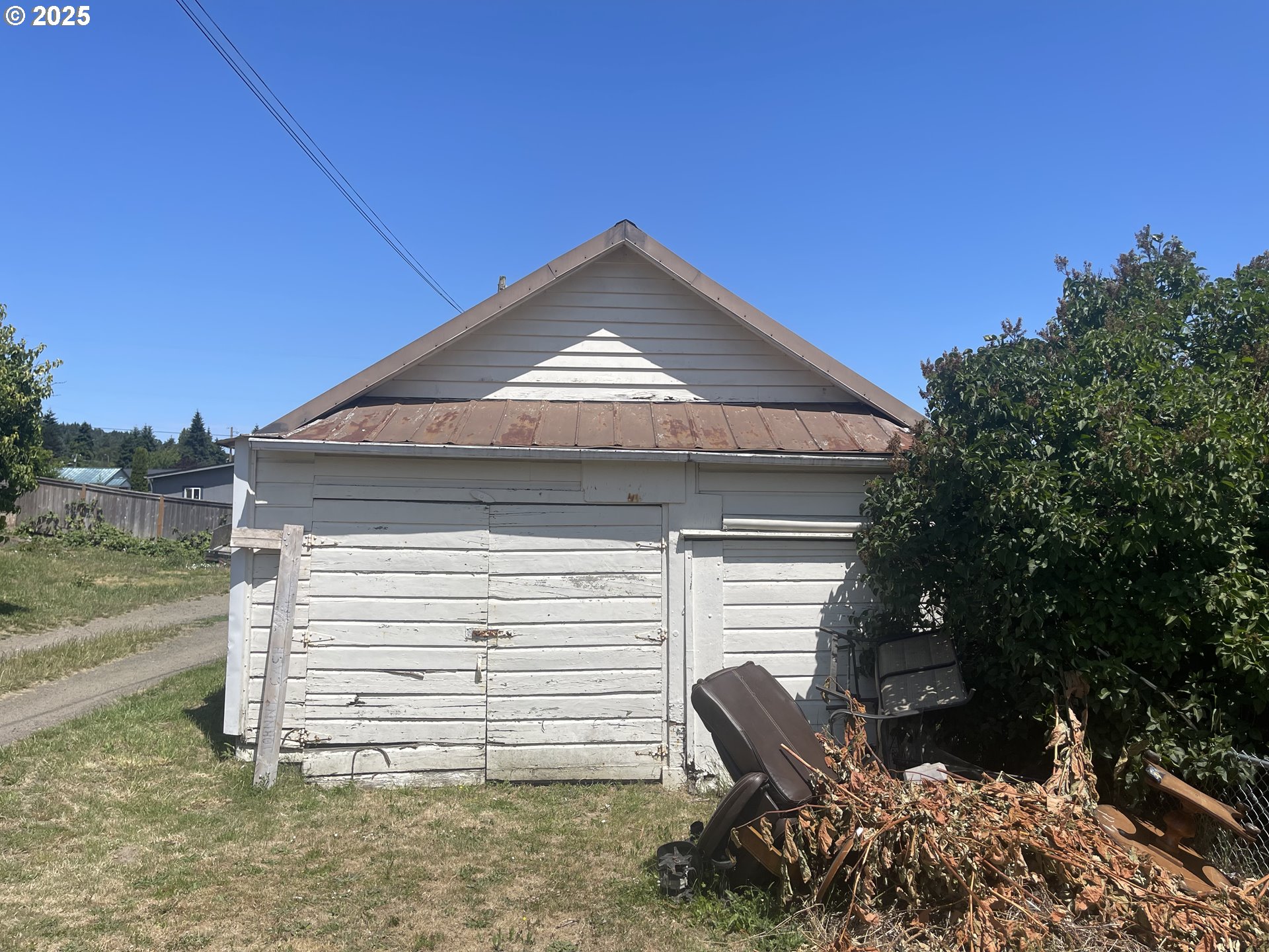 112 NE 1ST ST