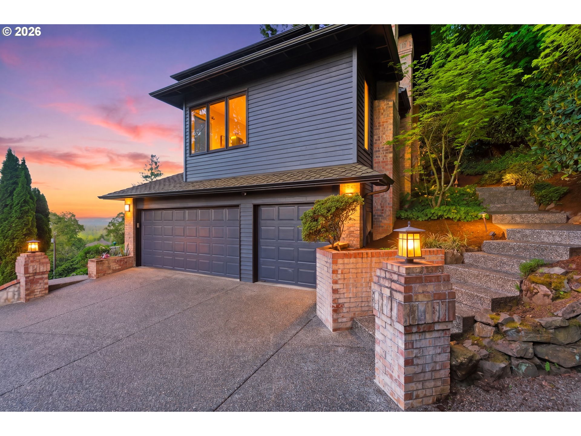 1520 EASTVIEW CT
