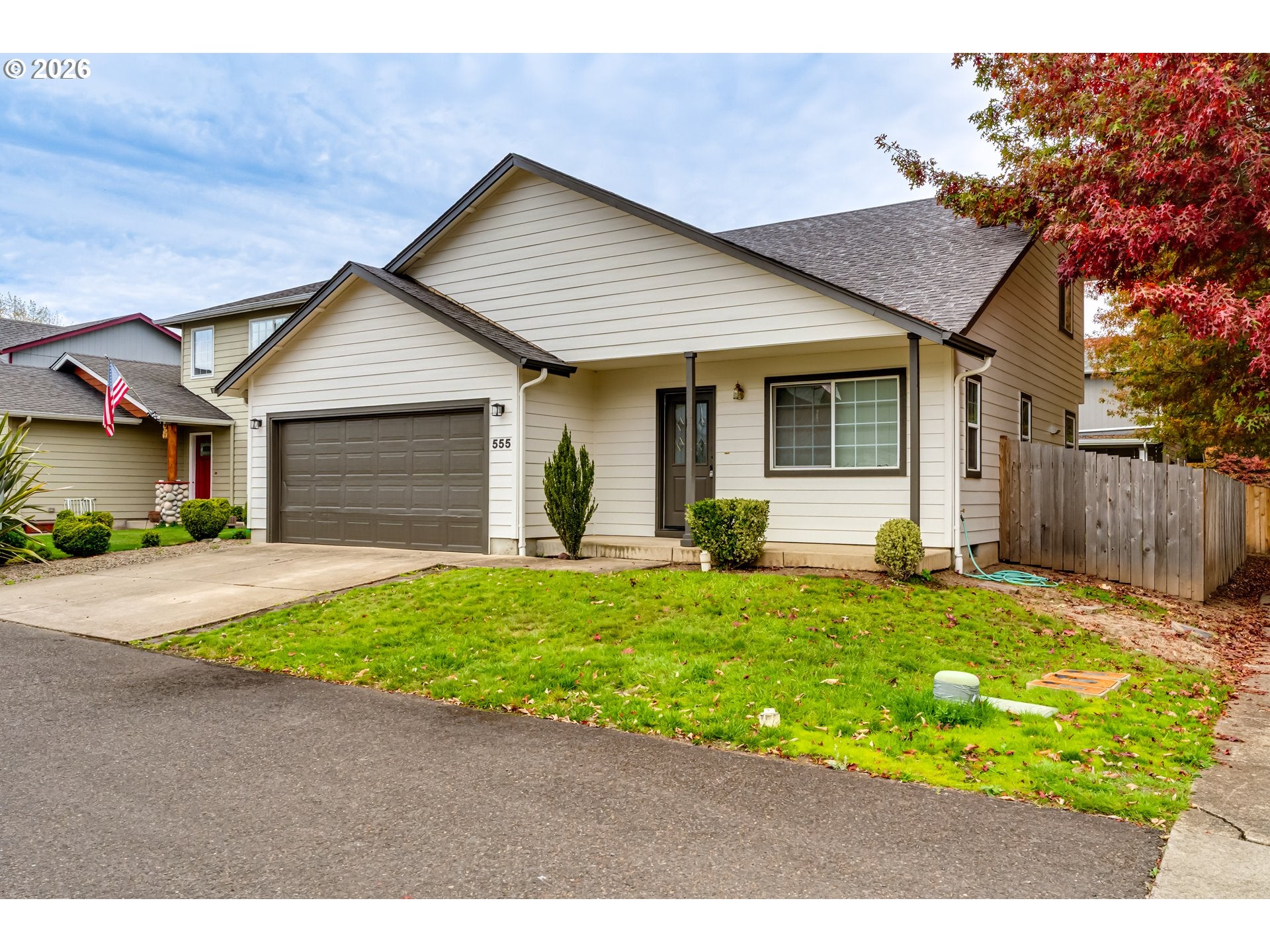 555 HOLLYHOCK LN