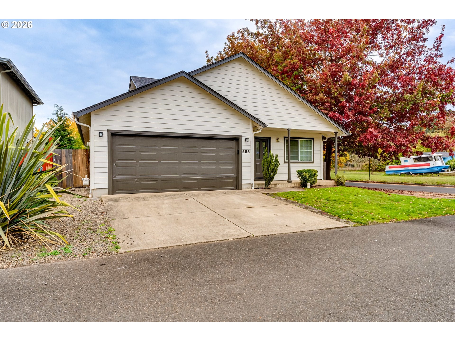 555 HOLLYHOCK LN