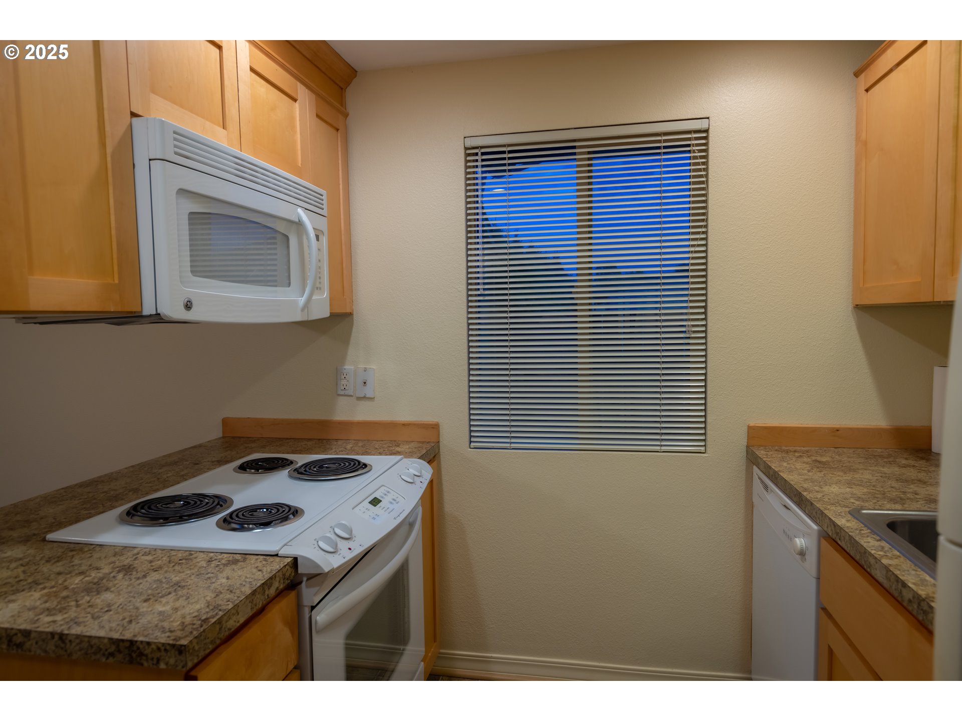 3600 A ST 16