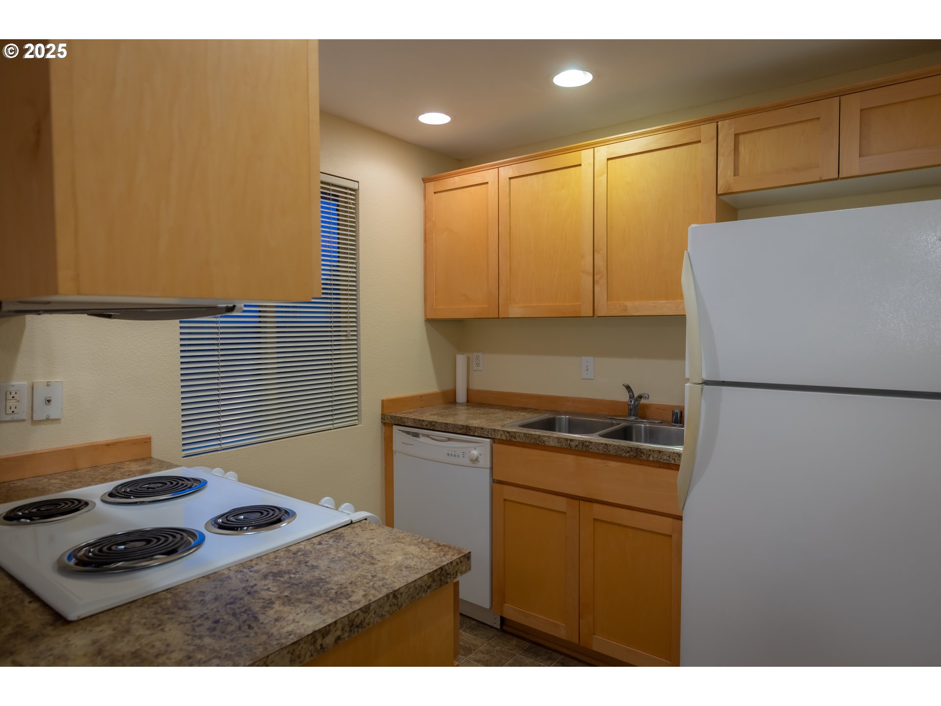 3600 A ST 16