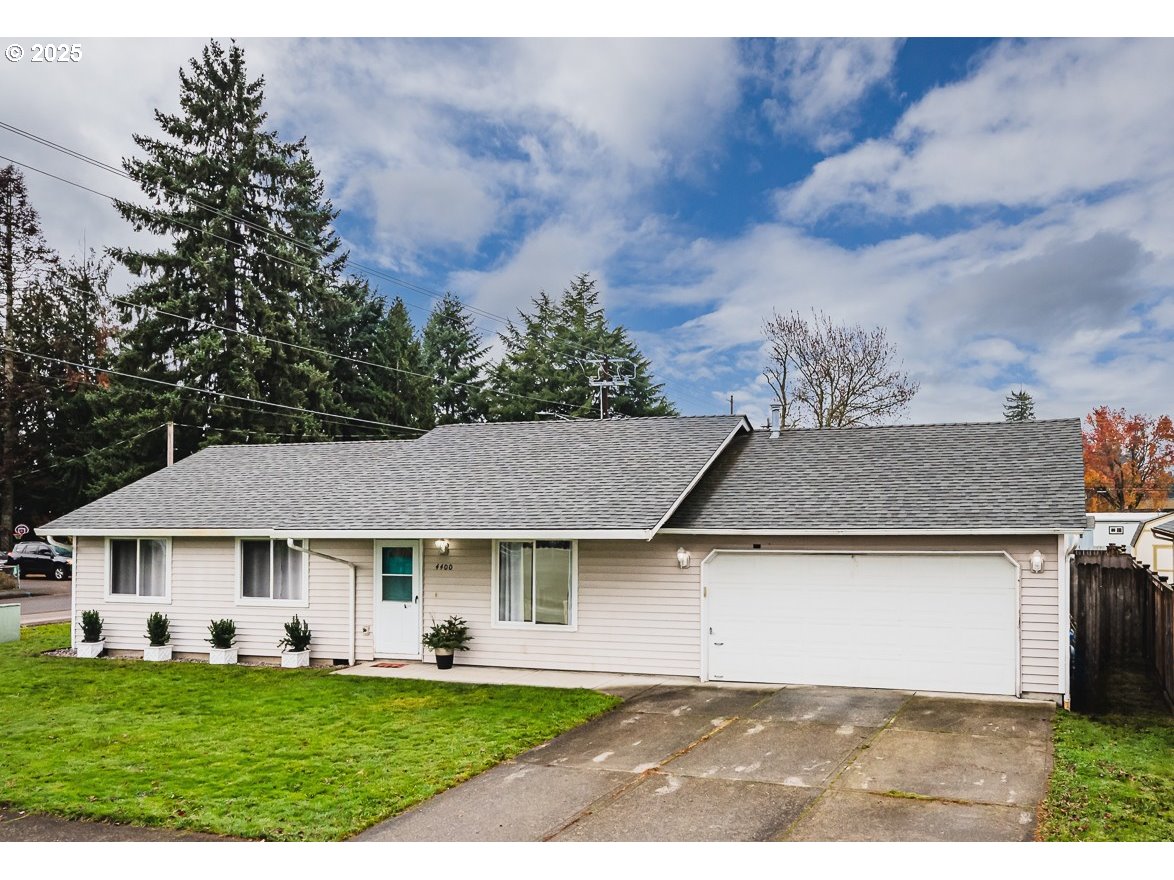 Photo 1 of 16 — 4400 NE 123RD AVE, Vancouver, WA 98682