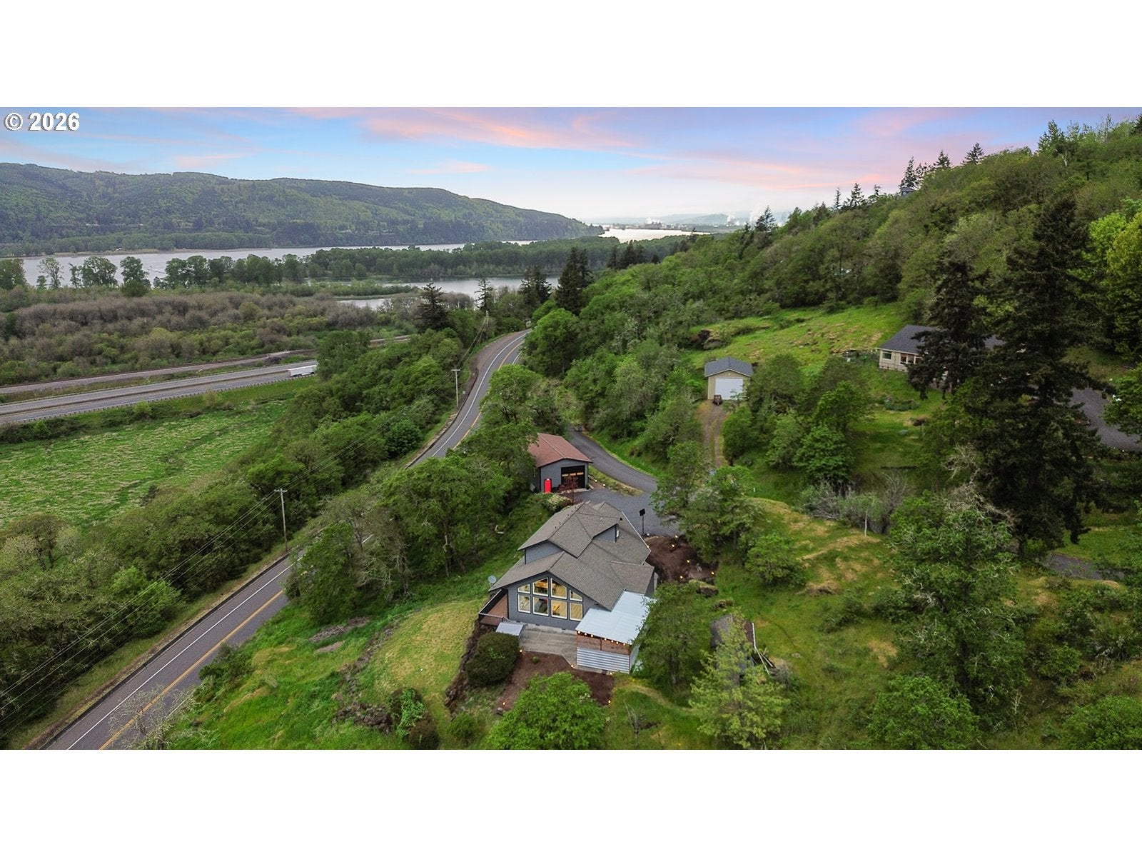 72 BLUFF RD