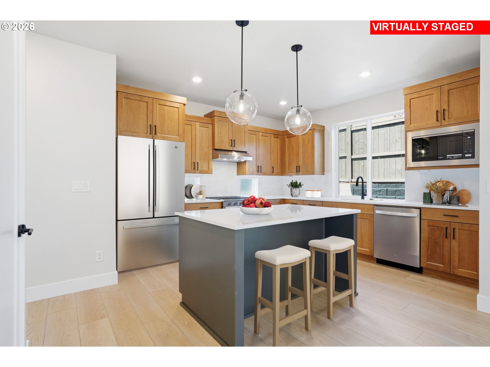 1311 E Luna ST