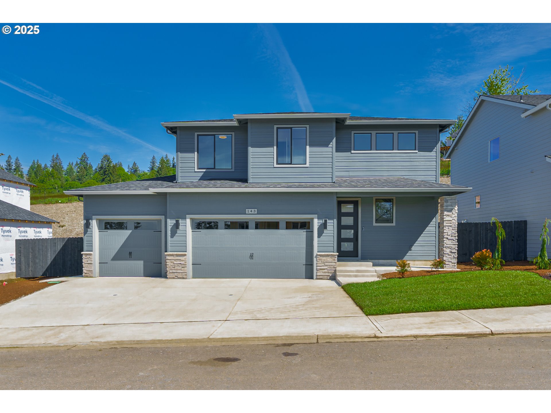 143 W 20TH WAY