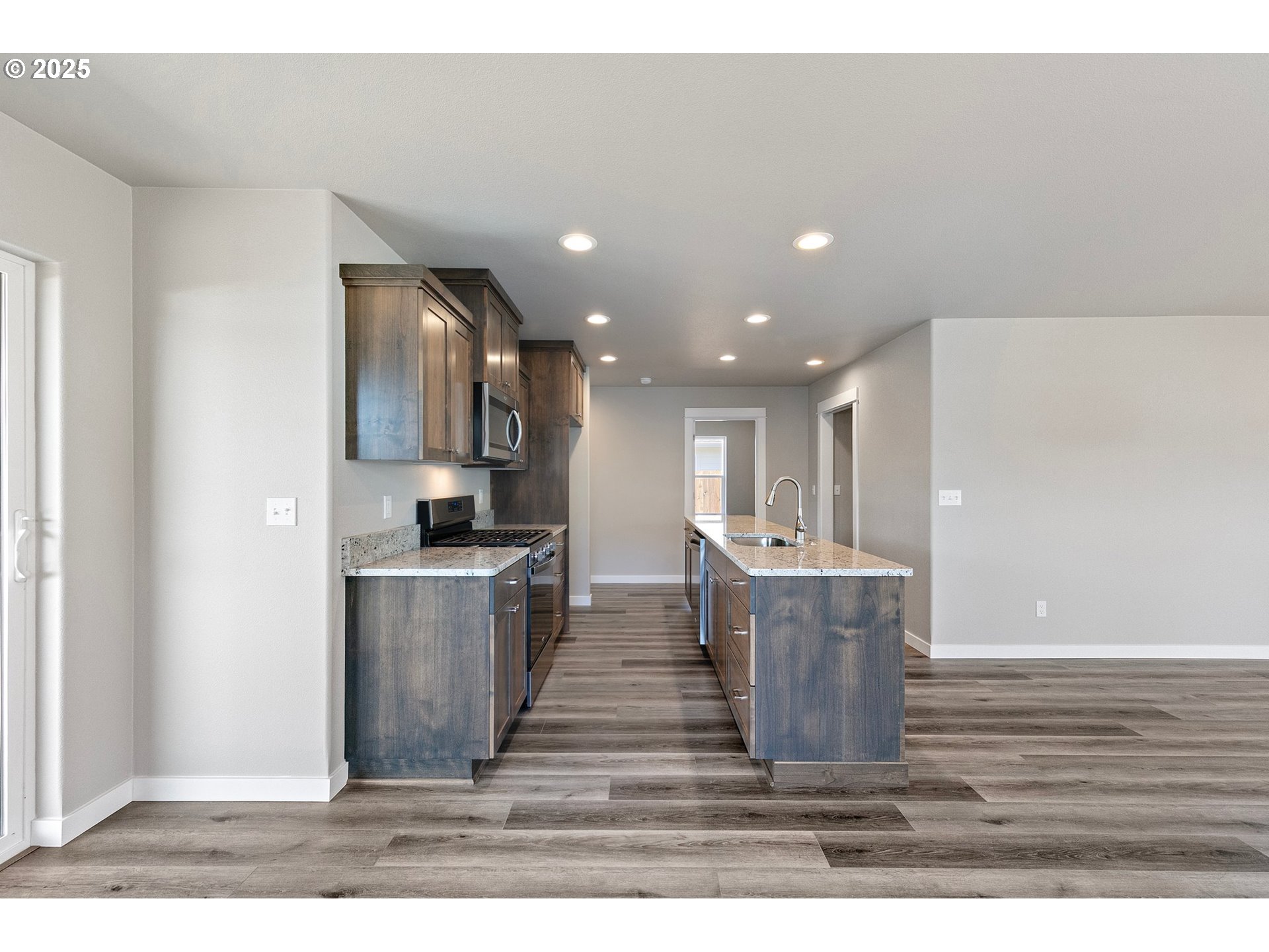 550 W FIRST AVE