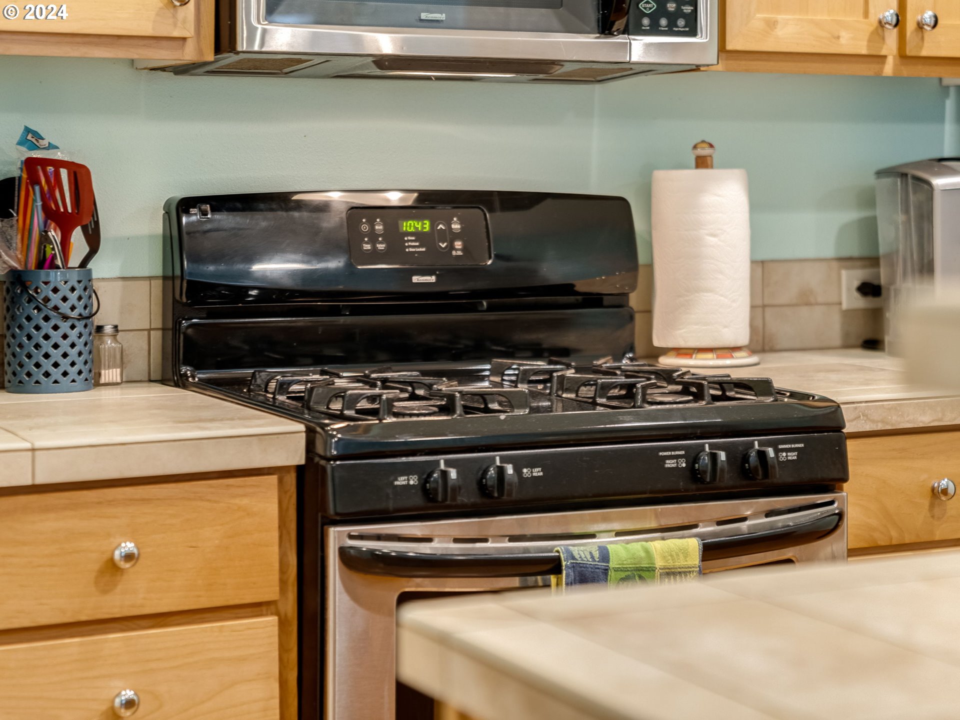 Hillsboro, Oregon 97006, United States, 2 Bedrooms Bedrooms, ,1 BathroomBathrooms,Residential,Pending,34529