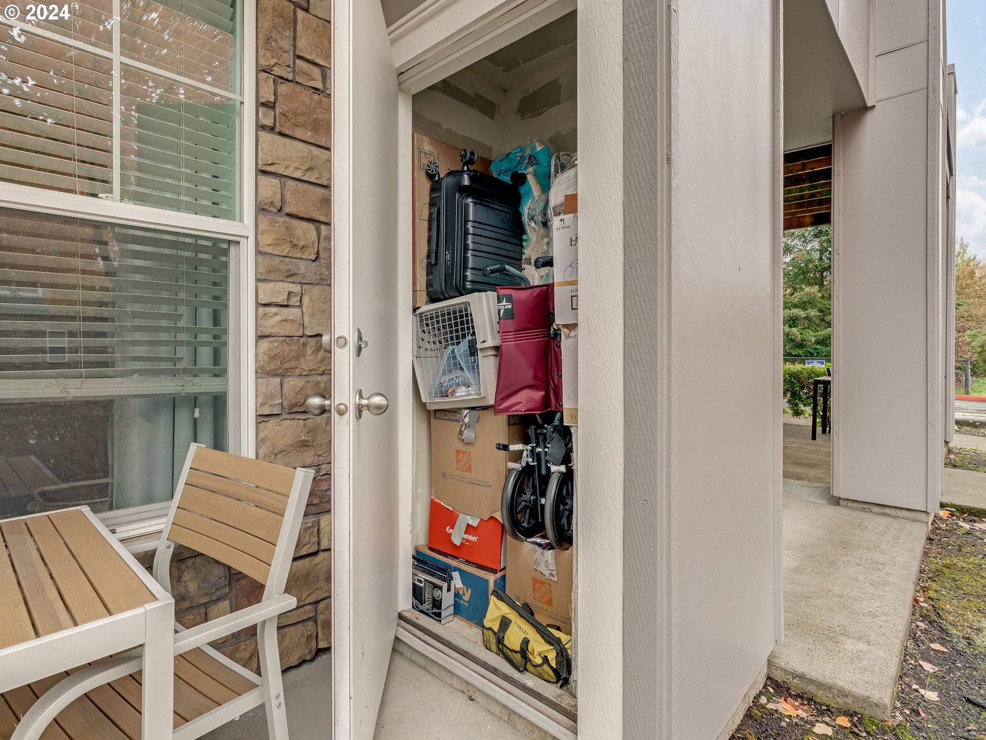 Hillsboro, Oregon 97006, United States, 2 Bedrooms Bedrooms, ,1 BathroomBathrooms,Residential,Pending,34529