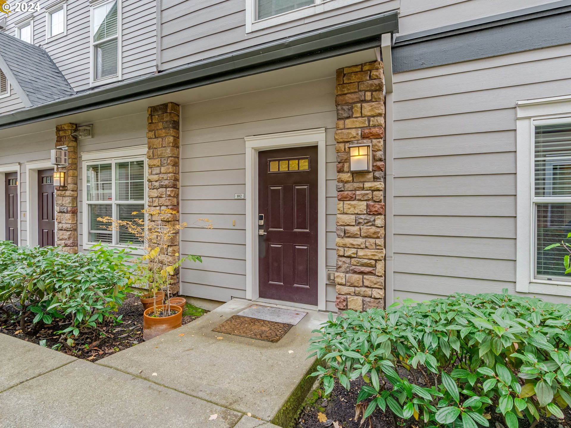 Hillsboro, Oregon 97006, United States, 2 Bedrooms Bedrooms, ,1 BathroomBathrooms,Residential,Pending,34529