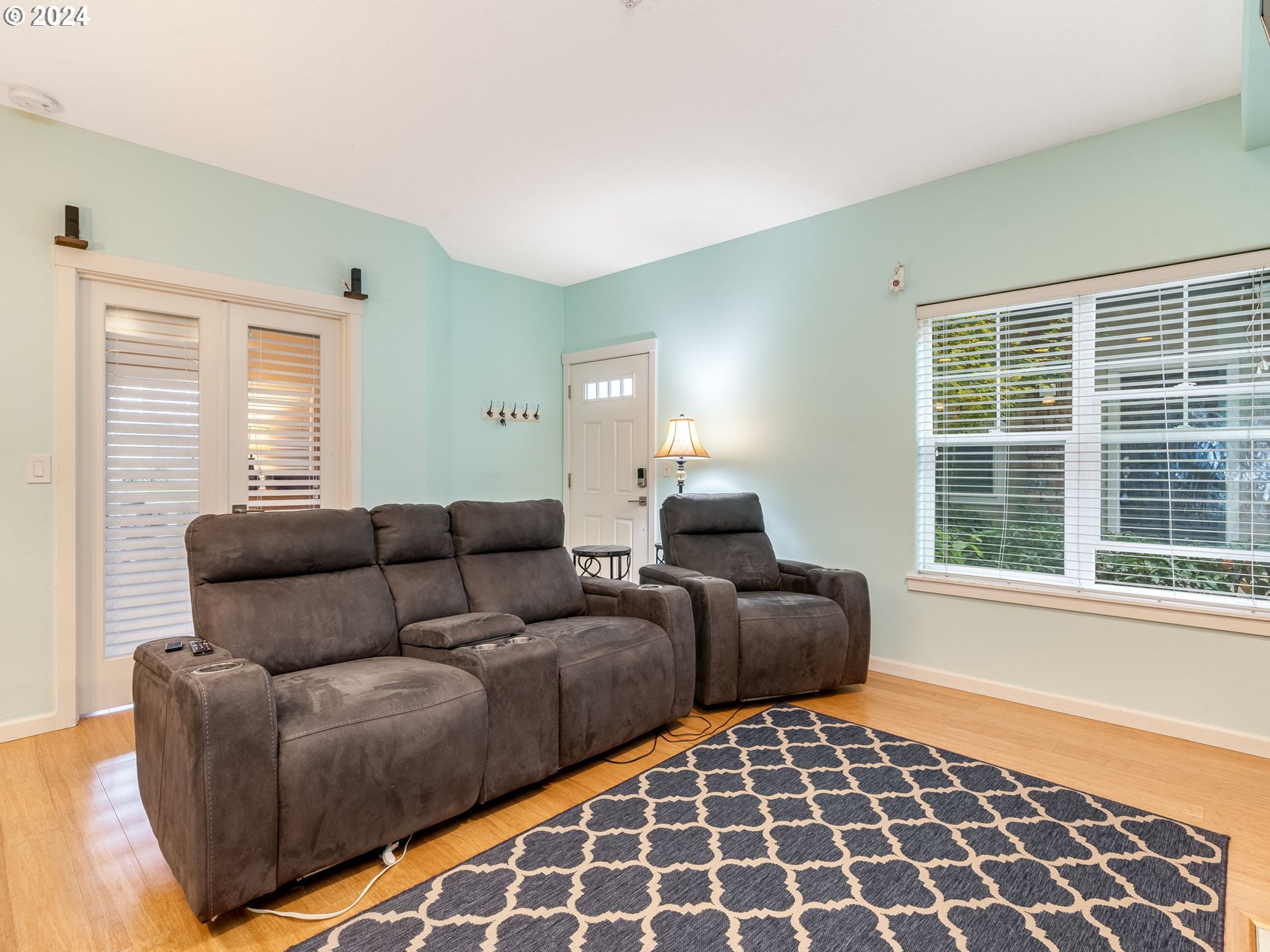 Hillsboro, Oregon 97006, United States, 2 Bedrooms Bedrooms, ,1 BathroomBathrooms,Residential,Pending,34529