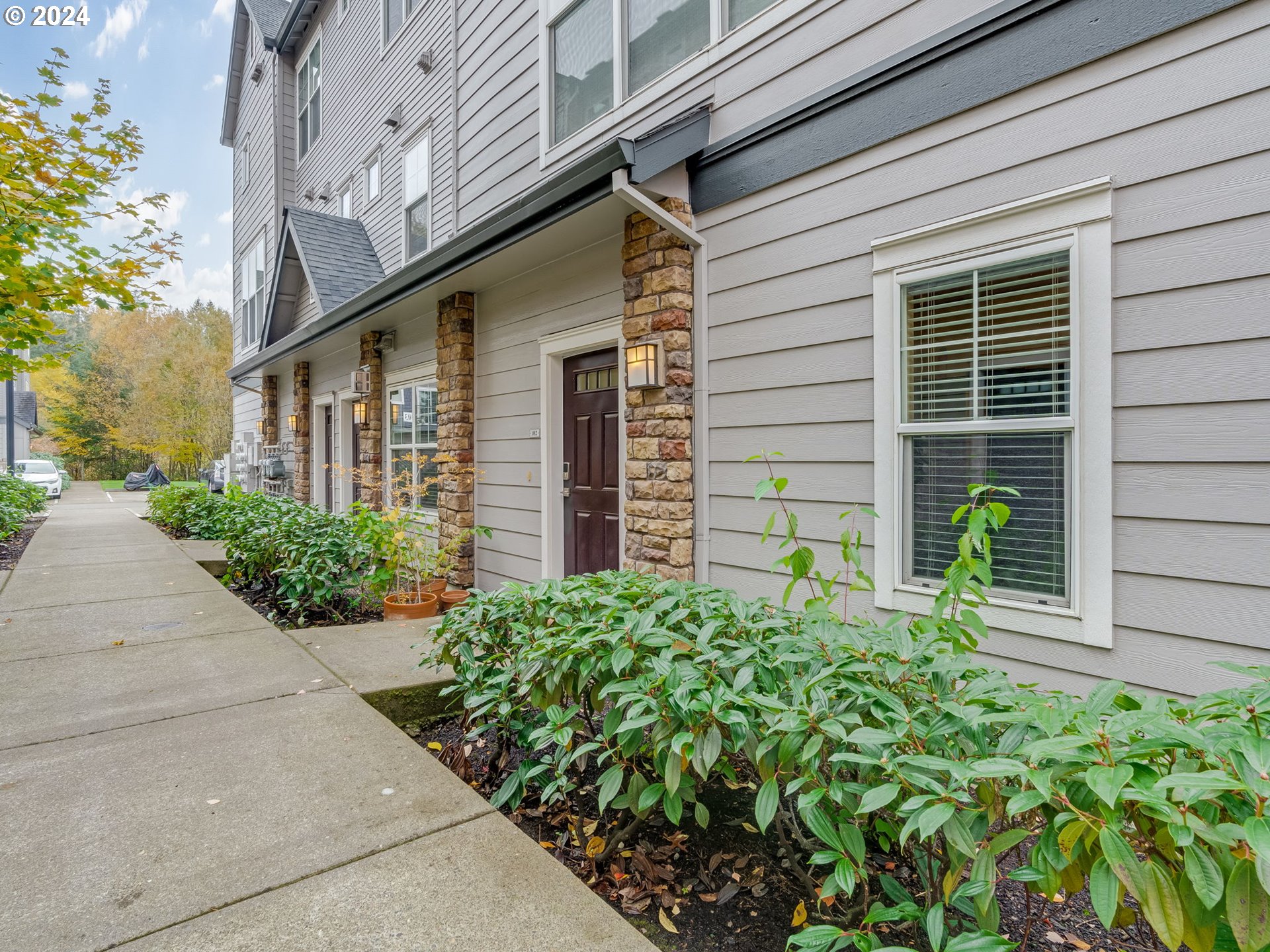 Hillsboro, Oregon 97006, United States, 2 Bedrooms Bedrooms, ,1 BathroomBathrooms,Residential,Pending,34529