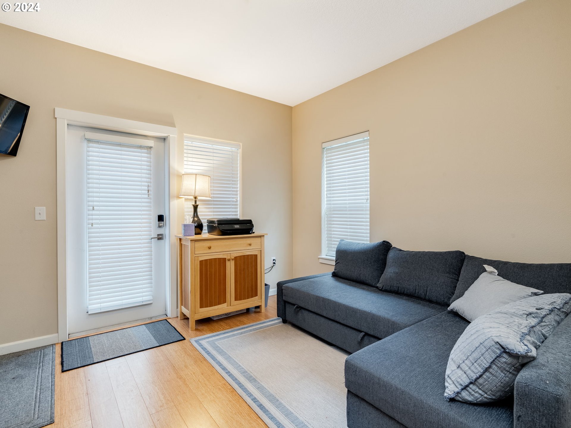 Hillsboro, Oregon 97006, United States, 2 Bedrooms Bedrooms, ,1 BathroomBathrooms,Residential,Pending,34529