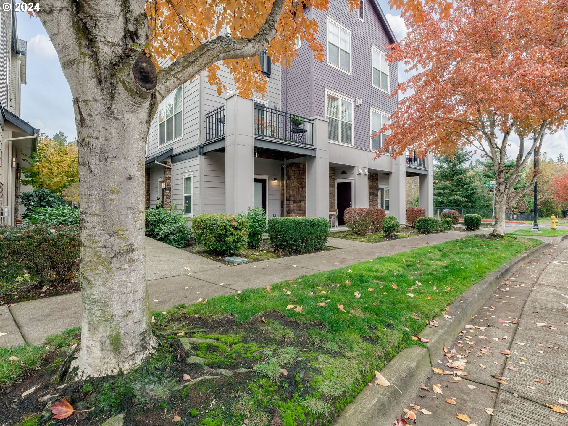 Hillsboro, Oregon 97006, United States, 2 Bedrooms Bedrooms, ,1 BathroomBathrooms,Residential,Pending,34529