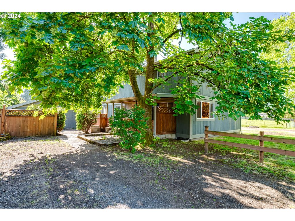 Photo for 82537 Greenwood St, Creswell, OR 97426 (MLS # 24198912)
