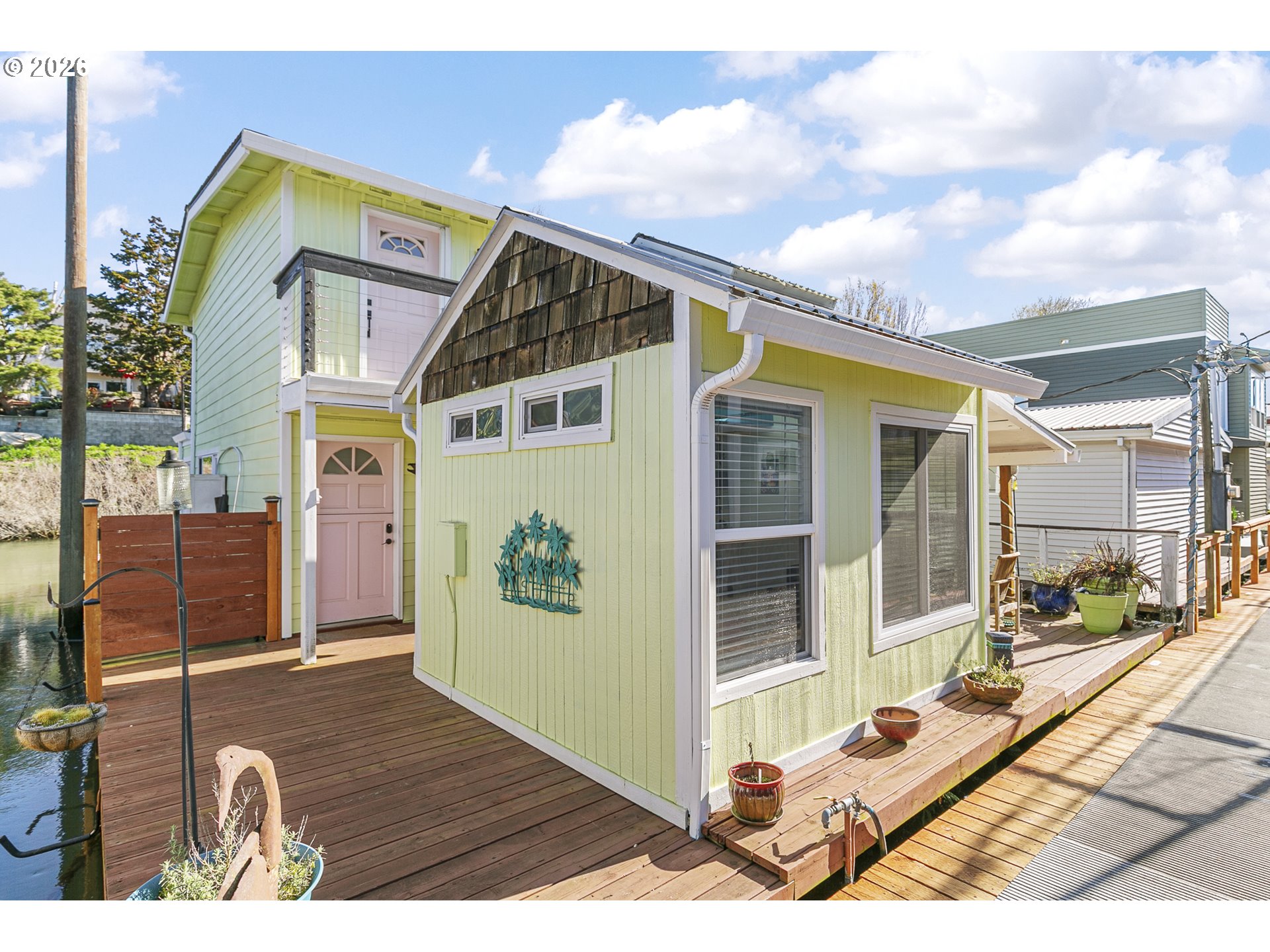 376 N Tomahawk Island DR