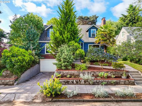 Photo of 1916 NE Liberty St, Portland, OR 97211 (MLS # 148998032)