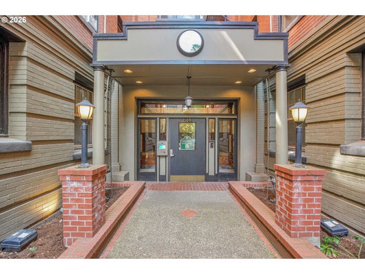 2109 NW IRVING ST UNIT 102, PORTLAND, OR 97210 - Image 13893dbbb4eb60809fdbe64fba2d17f7/1180127988