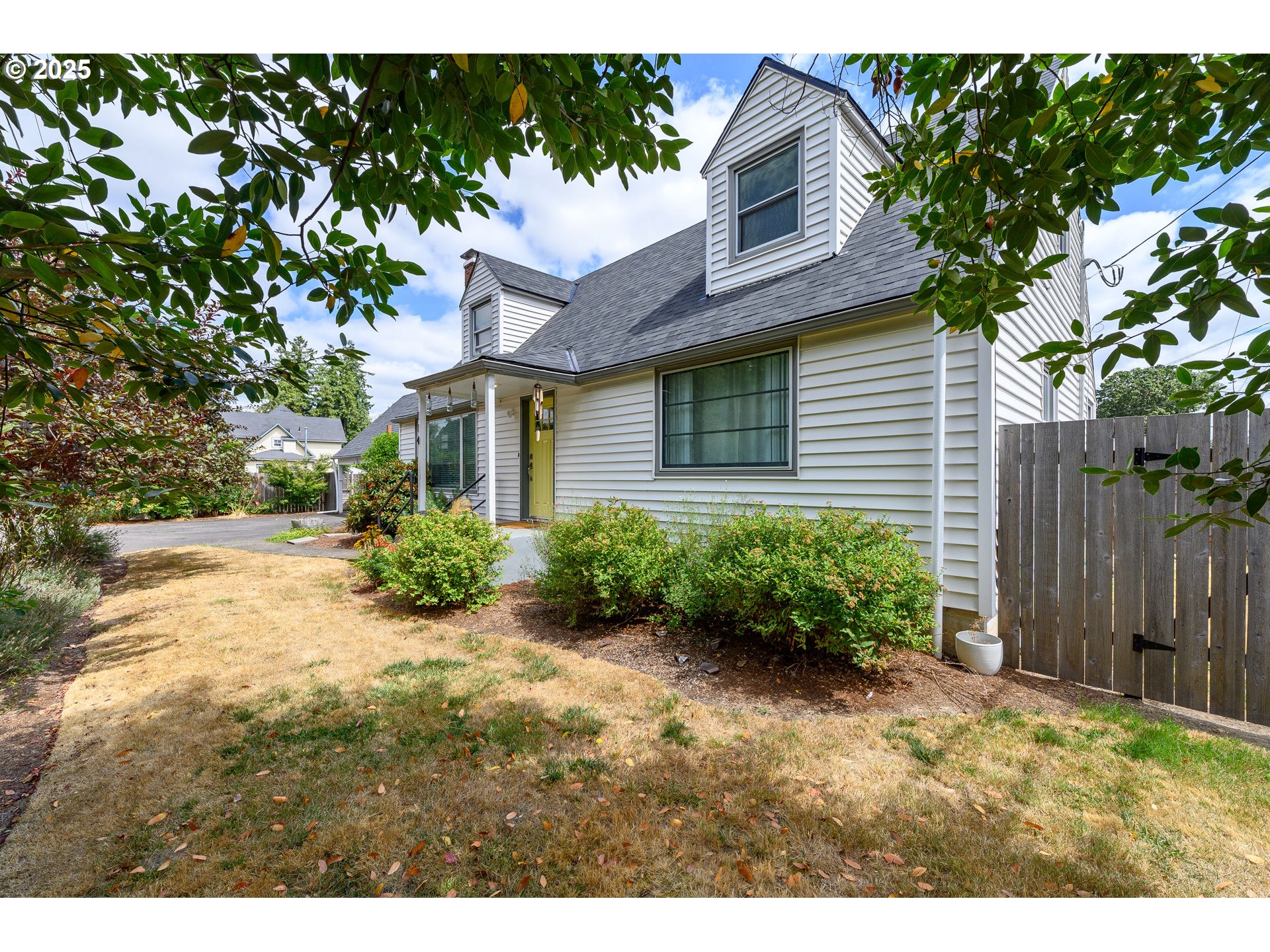 114 S PARKVIEW DR